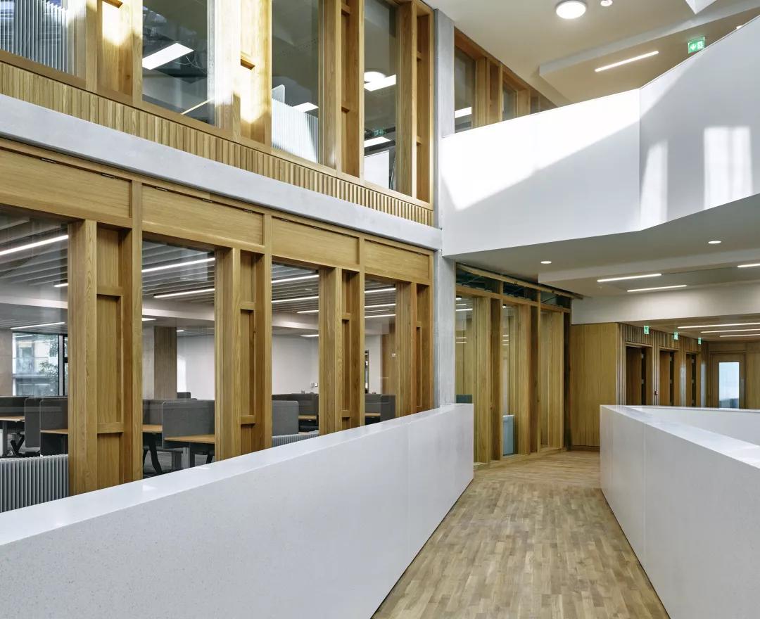 HIMACS Nebula crée un impact architectural dans le nouveau quartier général de la Garda à Dublin
