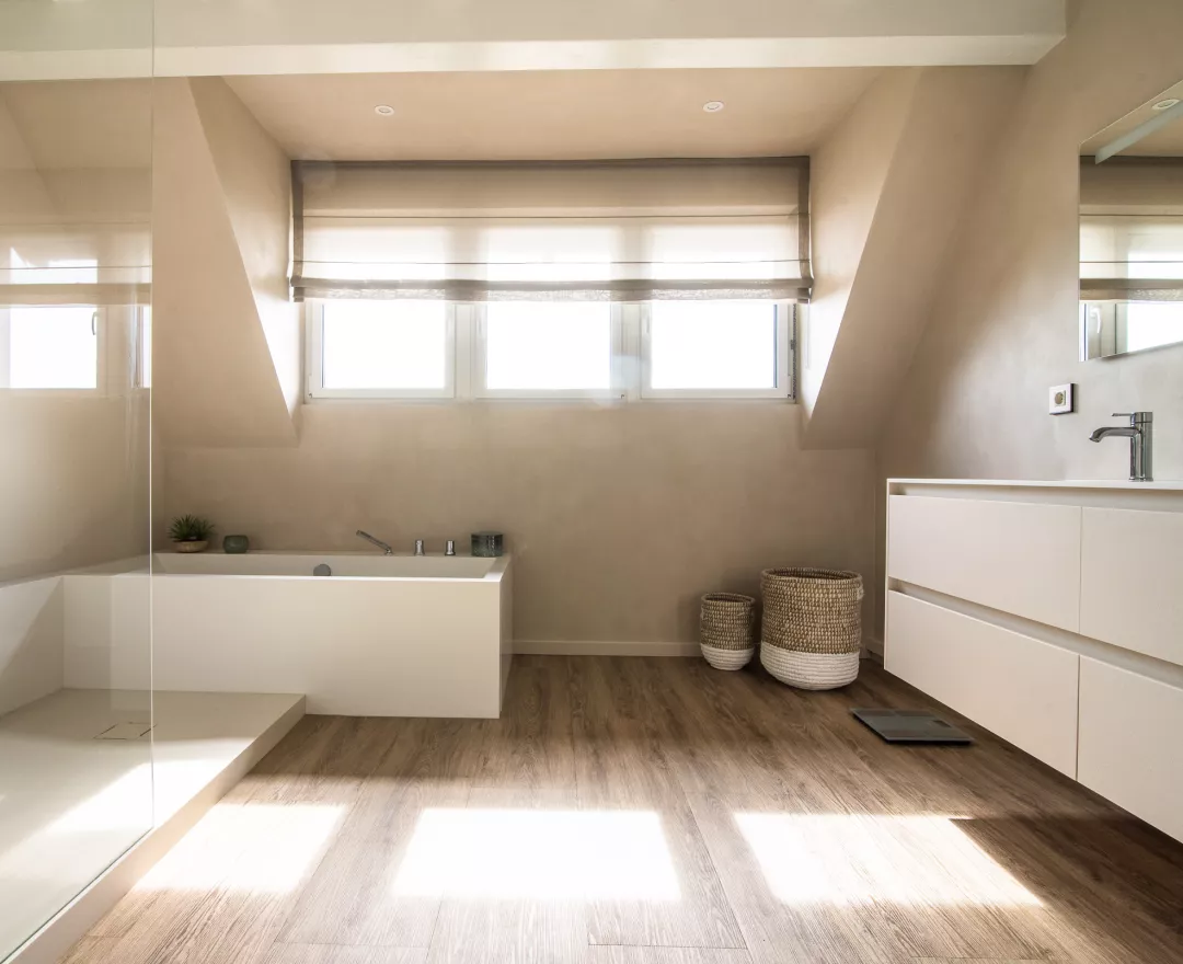 Un cuarto de baño armonioso y minimalista con HIMACS