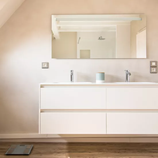 A refined bathroom in HIMACS exuding harmony and serenity