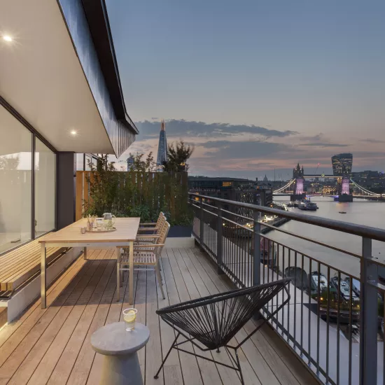 FORMstudio reinvents a Bermondsey Wall Penthouse with HIMACS