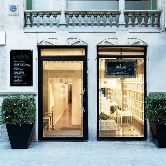 HIMACS decks out the beauty salon Vanitas Espai in Barcelona