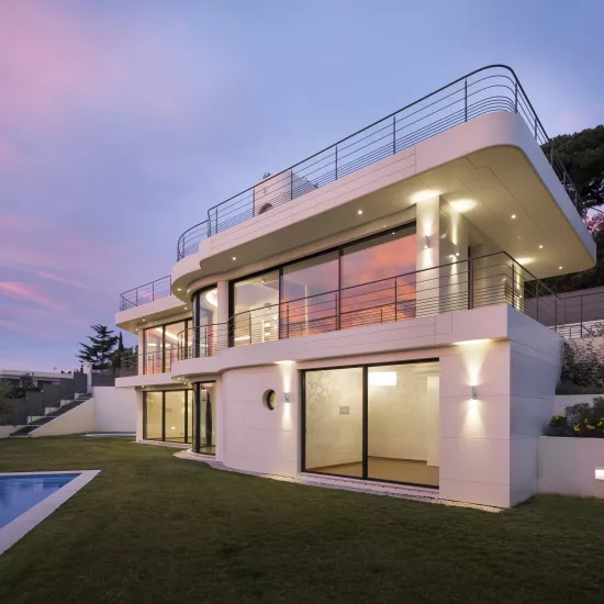 A spectacular home made with HIMACS on the French Riviera