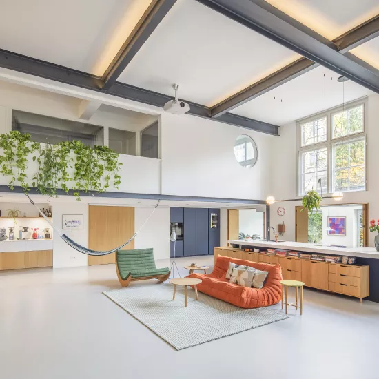 A bold HIMACS kitchen island as centrepiece of this spectacular loft