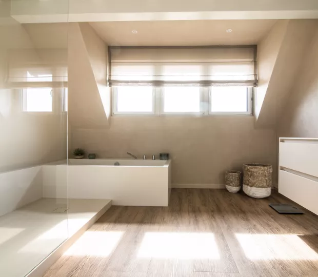 Un cuarto de baño armonioso y minimalista con HIMACS