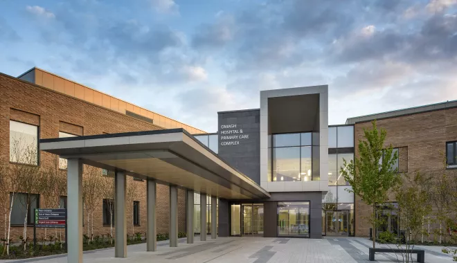 TODD Architects wählen HIMACS im neuen Omagh Hospital (UK)