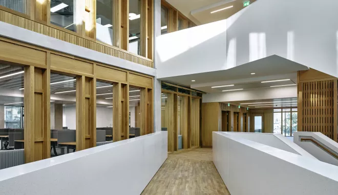 HIMACS Nebula prägt die Architektur  des neuen Polizei-Hauptquartiers in Dublin