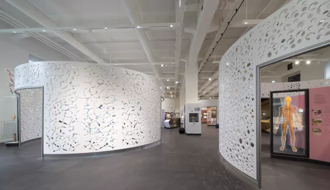 Die neue, spektakuläre  Chemie-Ausstellung des Deutschen Museums in München setzt auf High-Tech-Wandflächen aus HIMACS