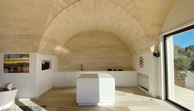 The dream design for a charming HIMACS open-plan kitchen in southern Italy