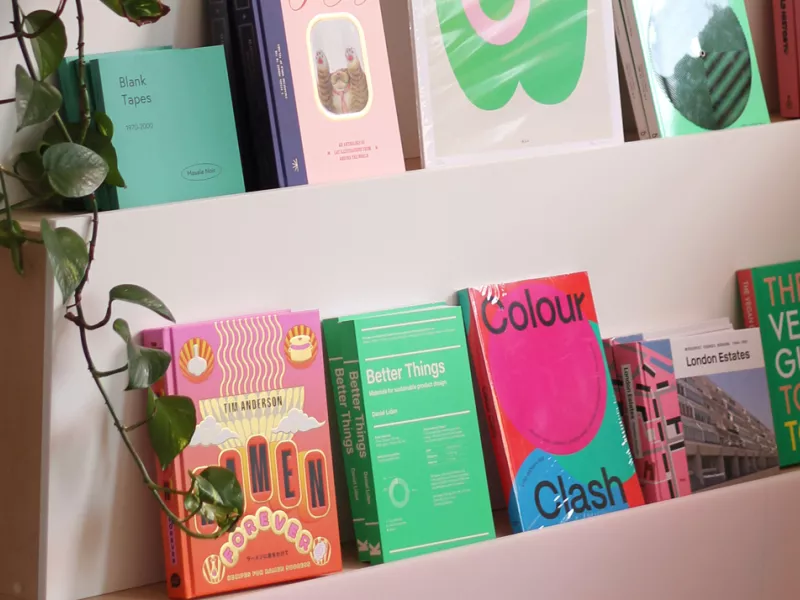 HIMACS bringt Farbe in eine Buchhandlung in Leeds