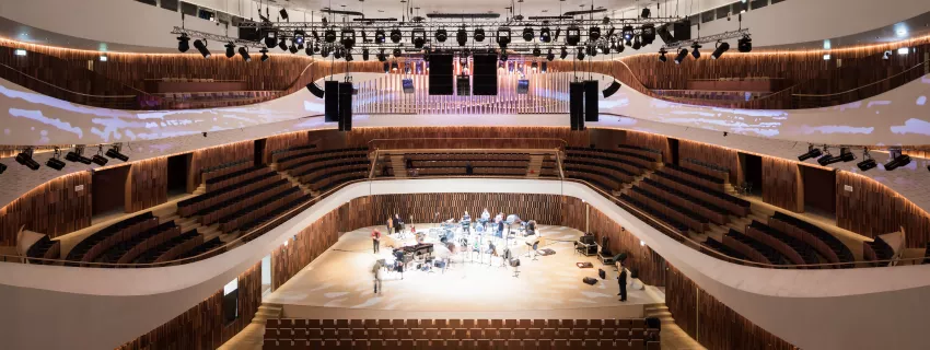 Die Zaryadye Concert Hall – inspirierende Architektur mit HIMACS in Moskau