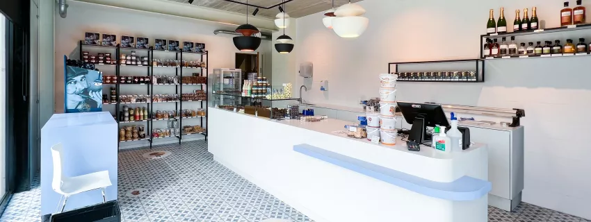 Design und Handwerkskunst vereint in einer belgischen Bäckerei mit HIMACS im Mittelpunkt