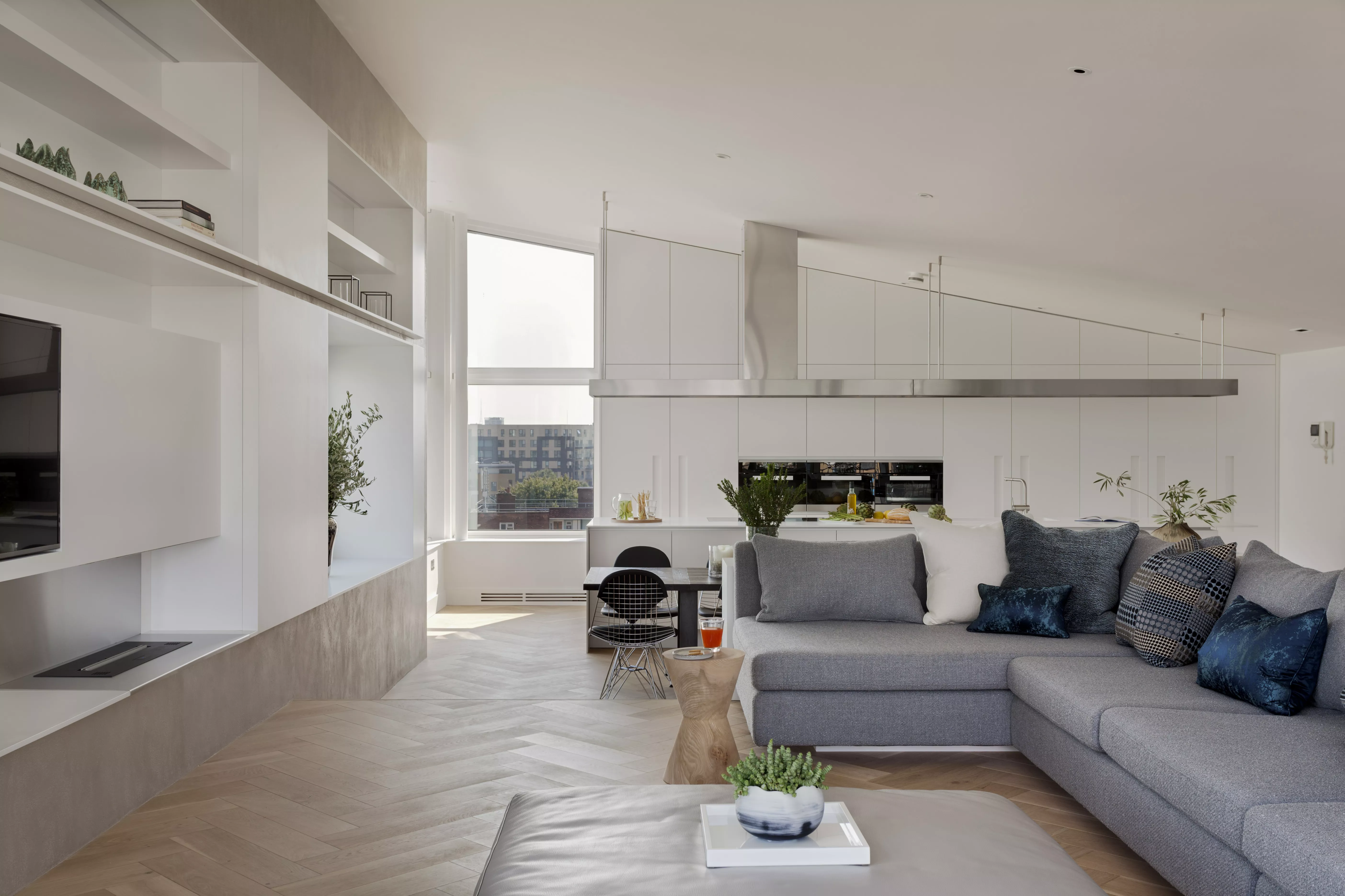 FORMstudio reinvents a Bermondsey Wall Penthouse with HIMACS