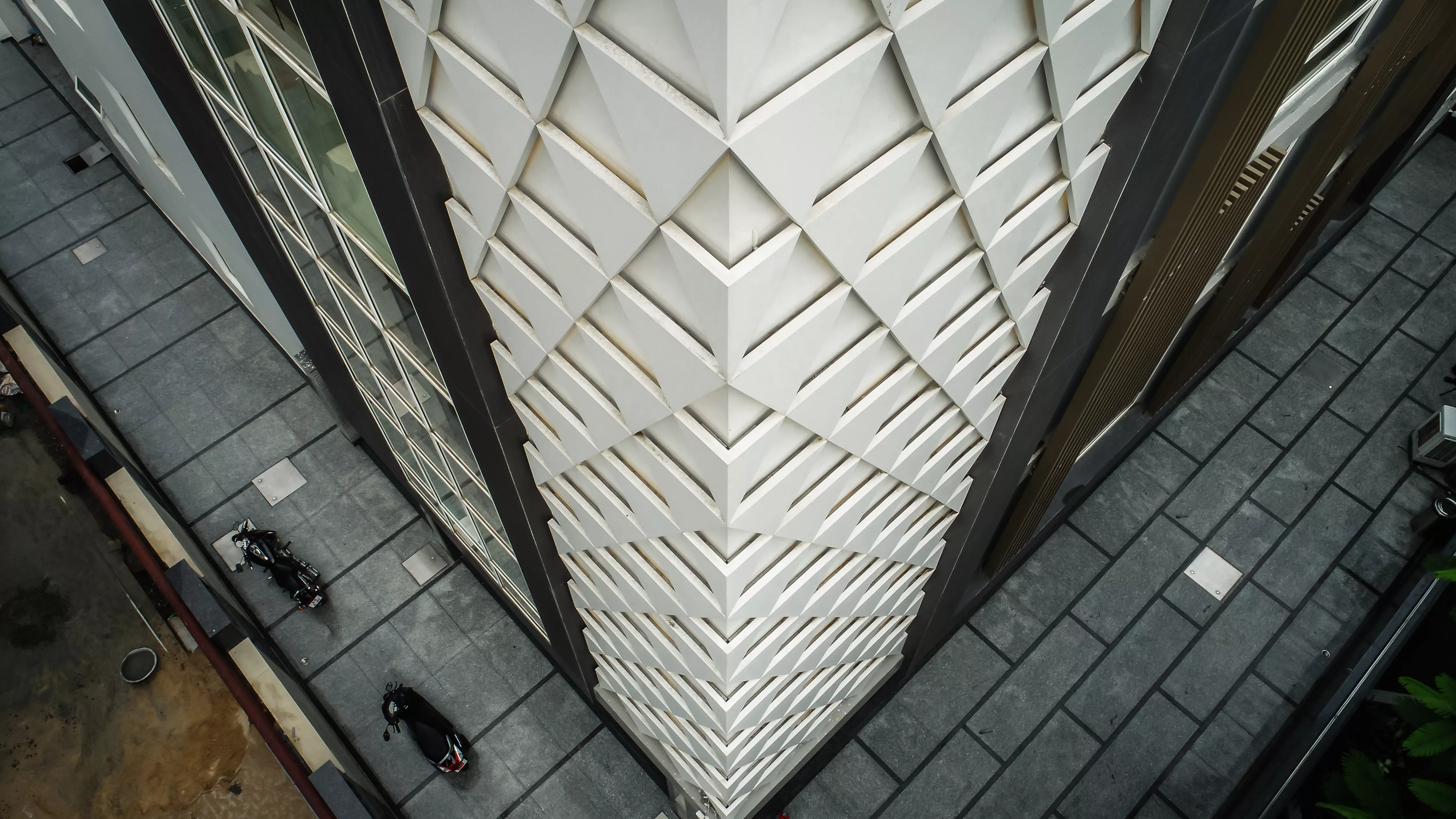 A sculptural, geometric façade made of HIMACS for JK House