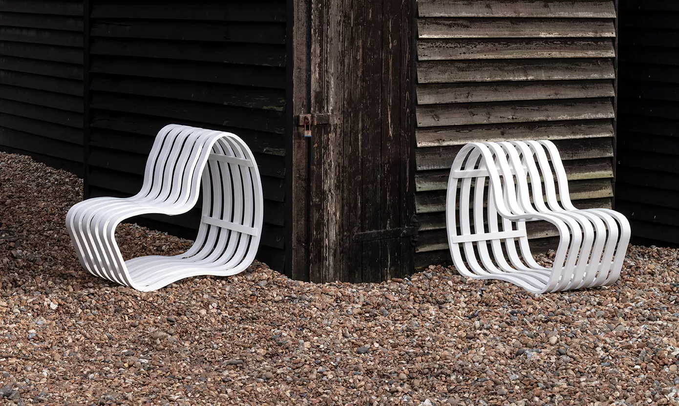 CURVE Outdoor: A light and airy HIMACS bench with flowing curves