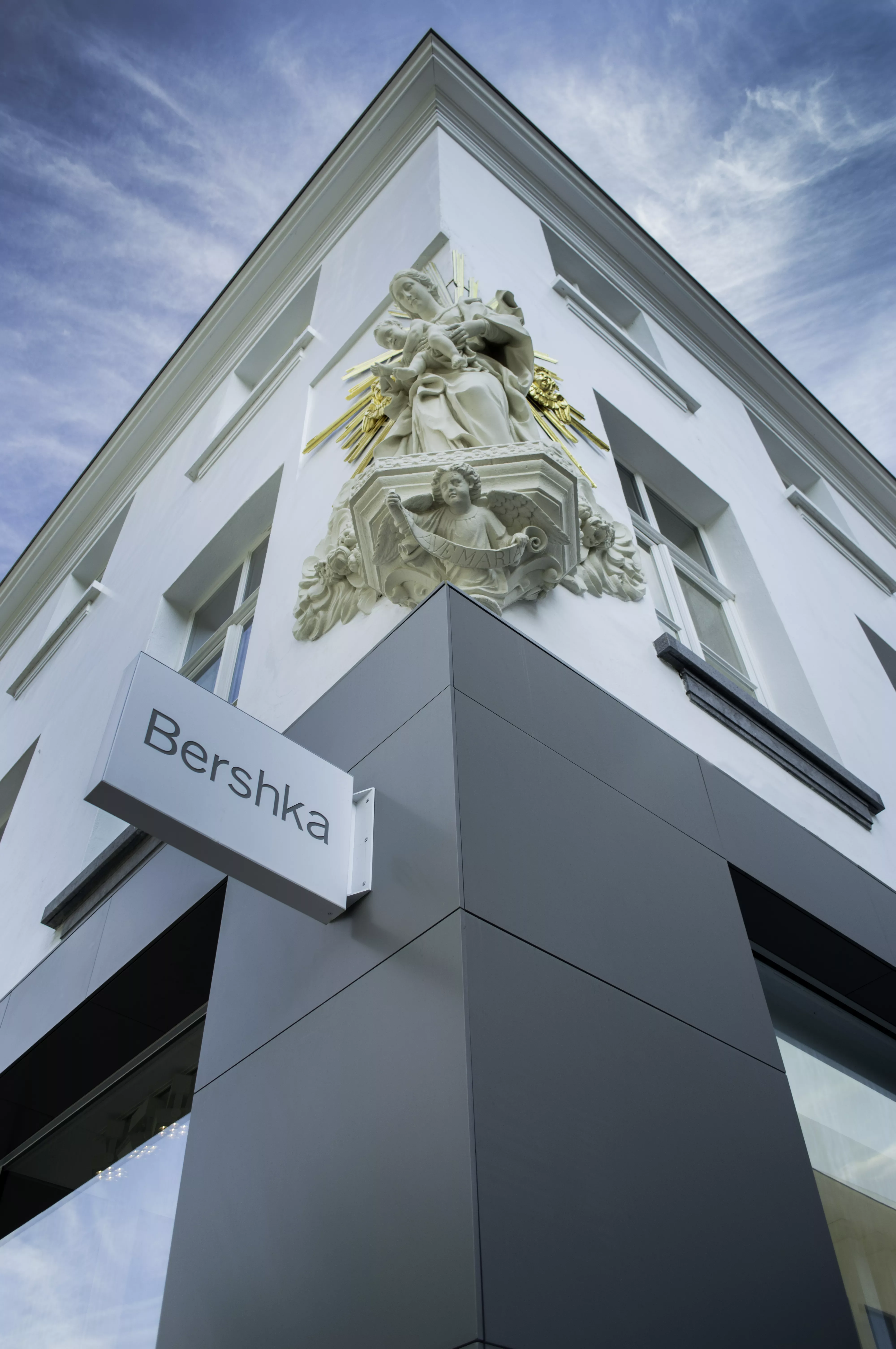 A HIMACS façade for Bershka