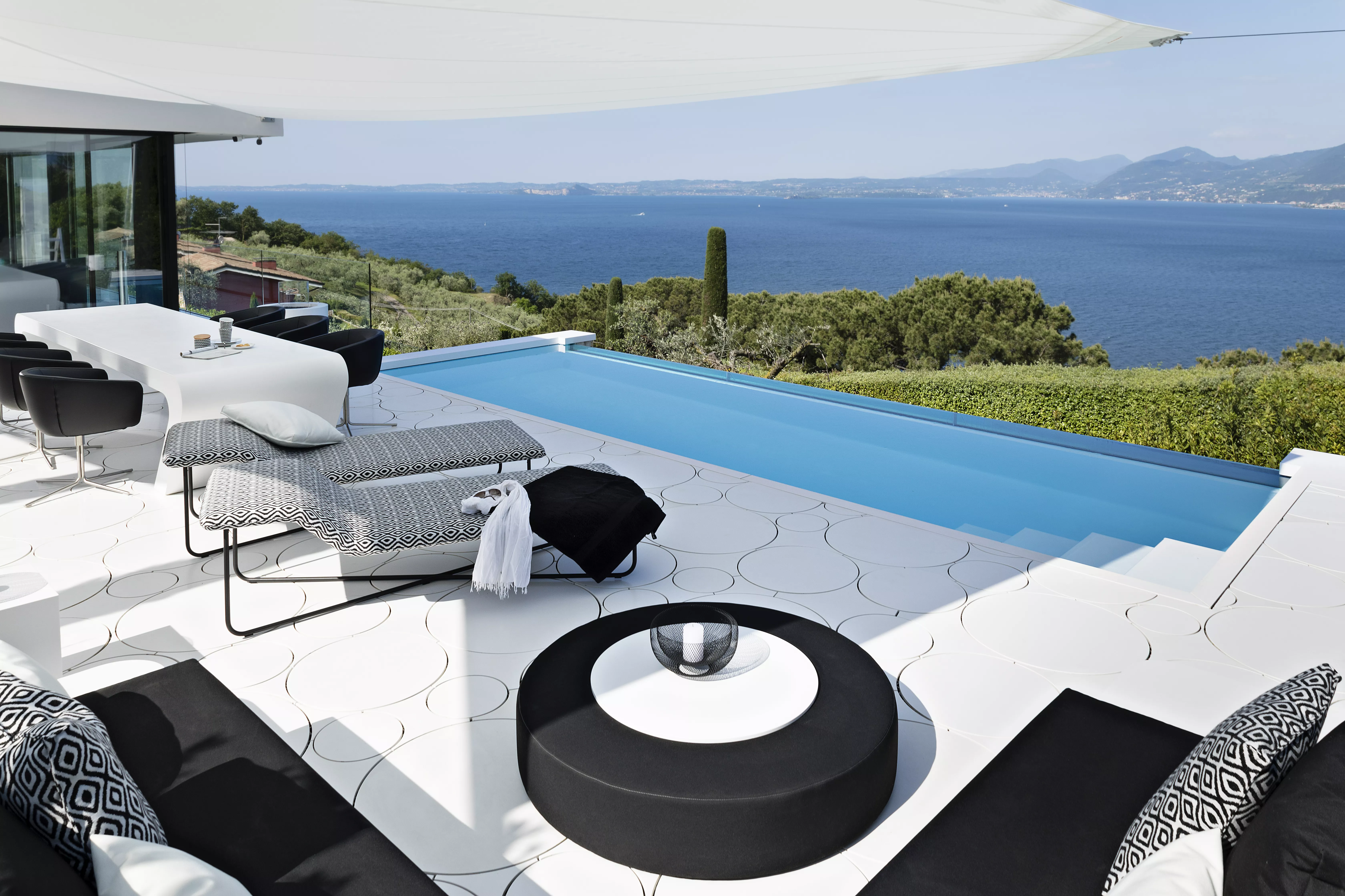 A dream HIMACS House by Lake Garda