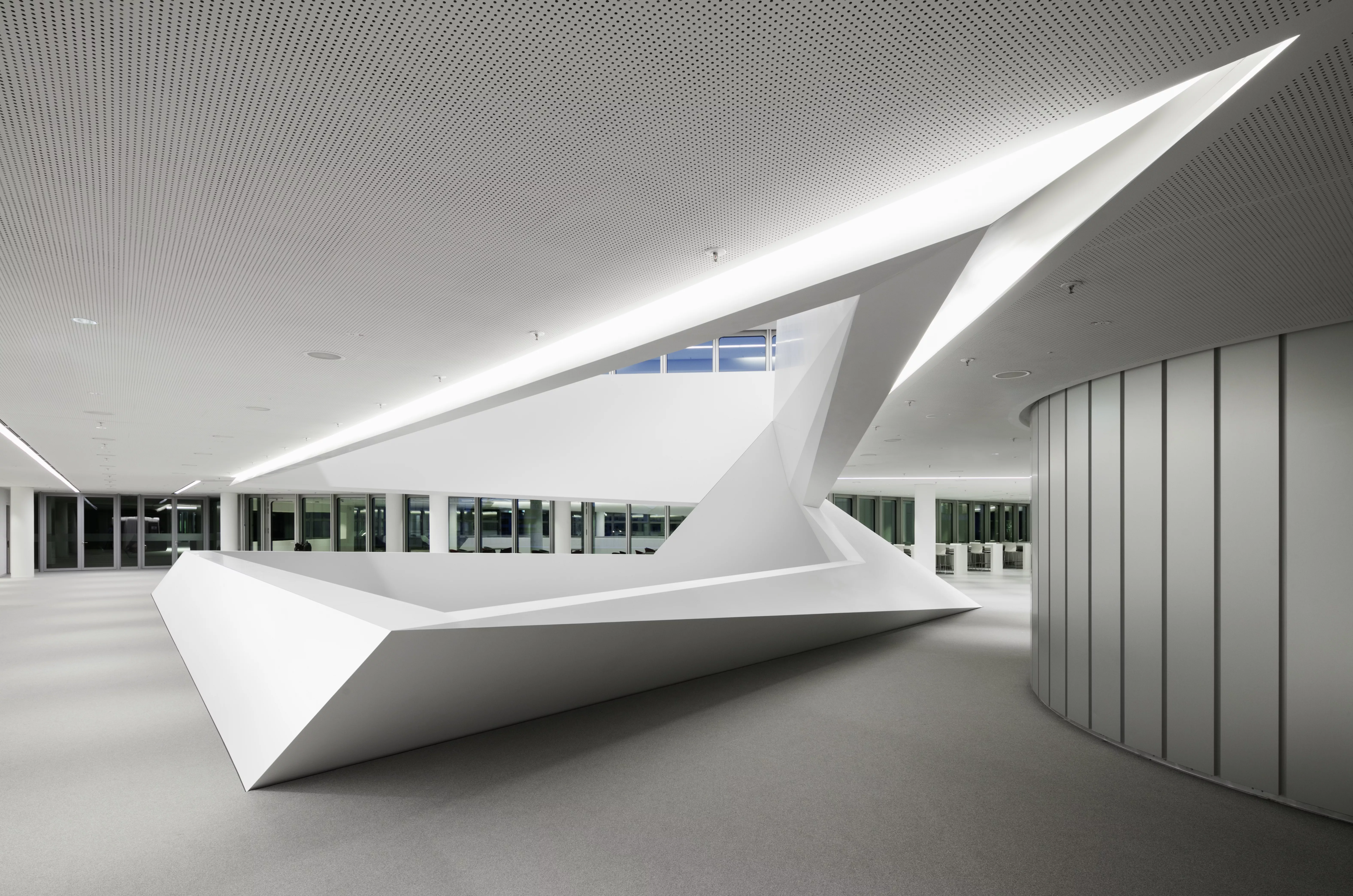 A new geometric dimension: The polygonal HIMACS structure in Munich's HVB-Tower