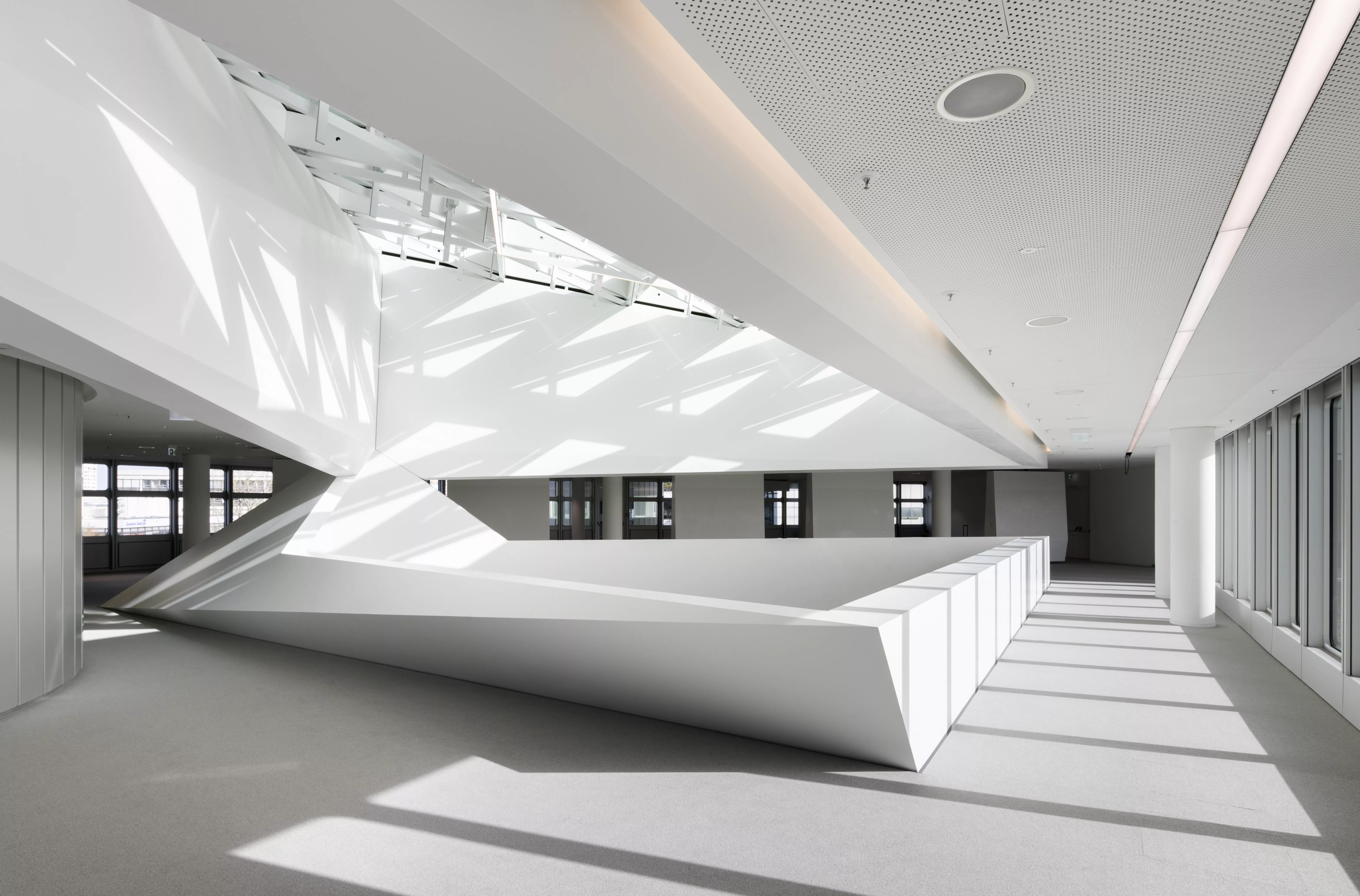 A new geometric dimension: The polygonal HIMACS structure in Munich's HVB-Tower