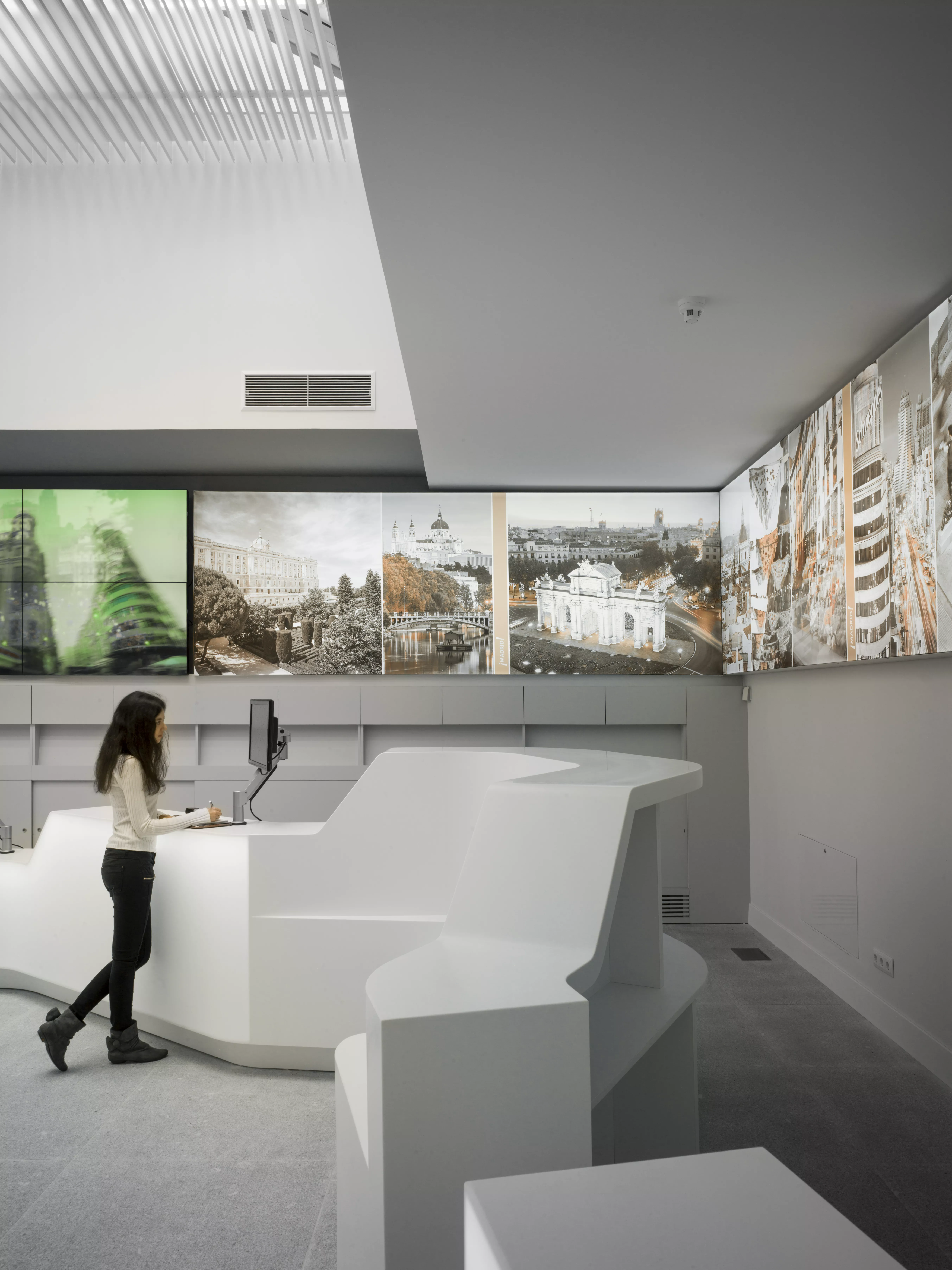 HIMACS: Redesign of the Tourist Office at Plaza Mayor in Madrid