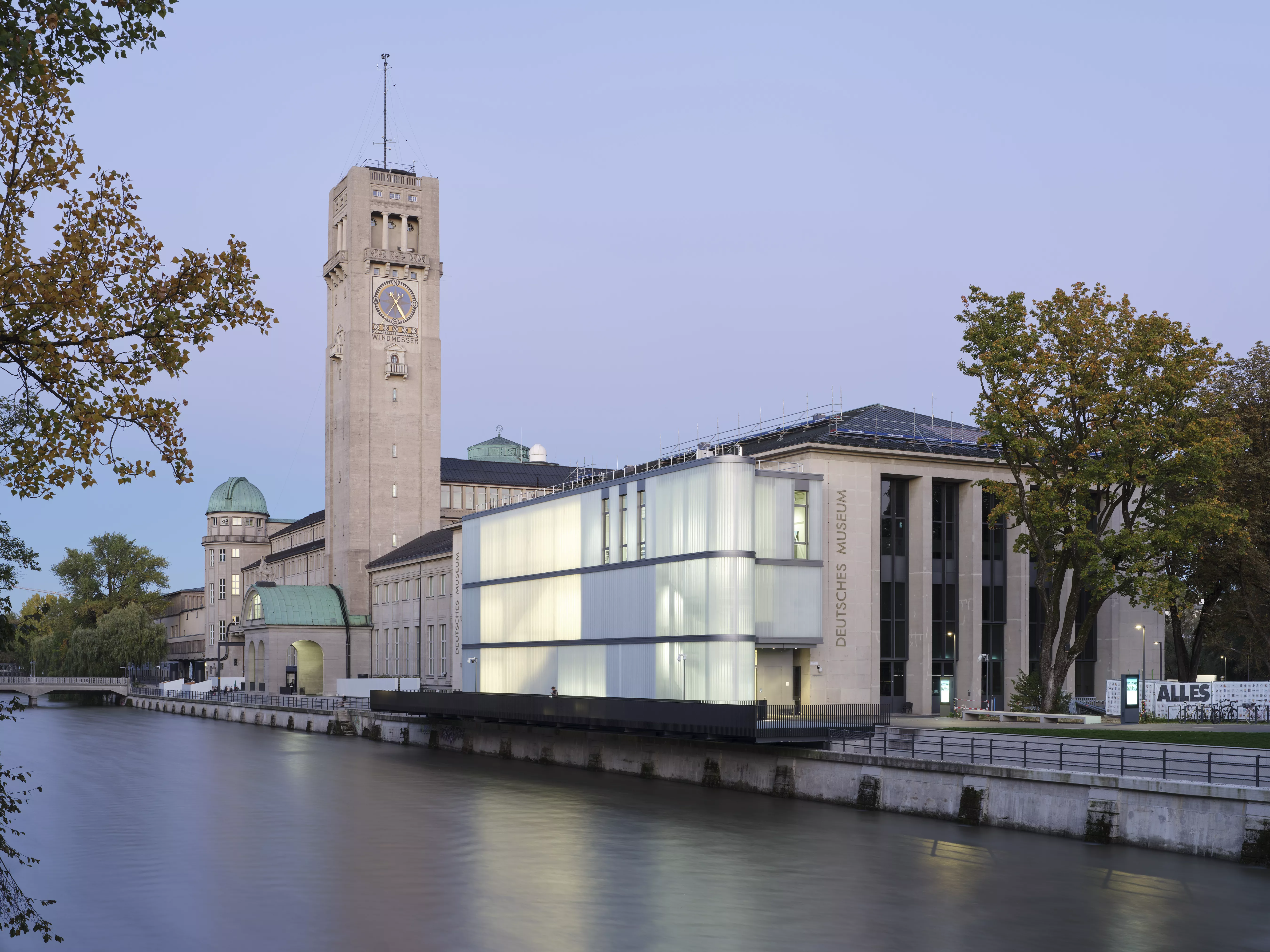 New exhibition at the Deutsches Museum uses high-tech HIMACS walls