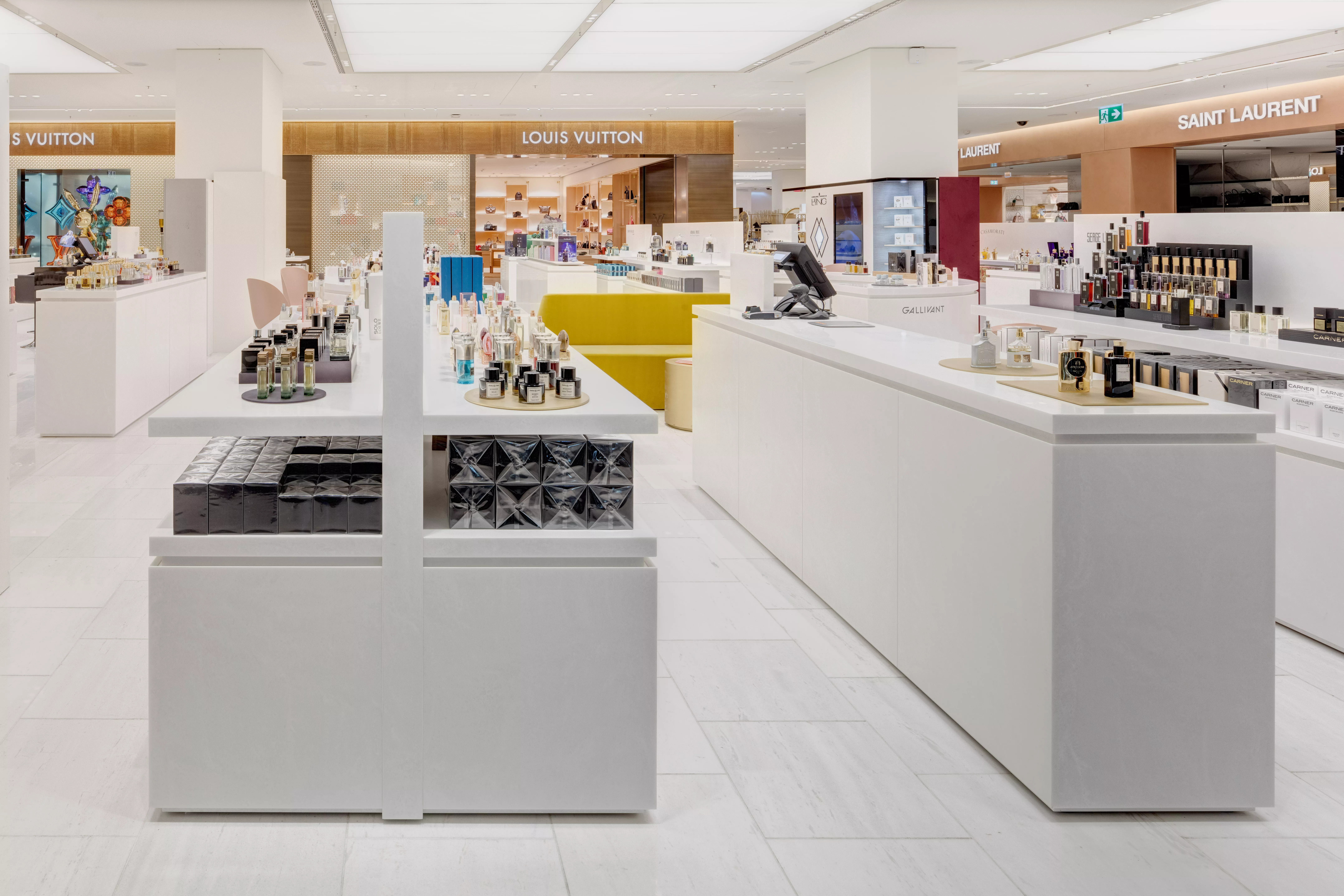 HIMACS and John Pawson bring back light to a beauty store in Germany