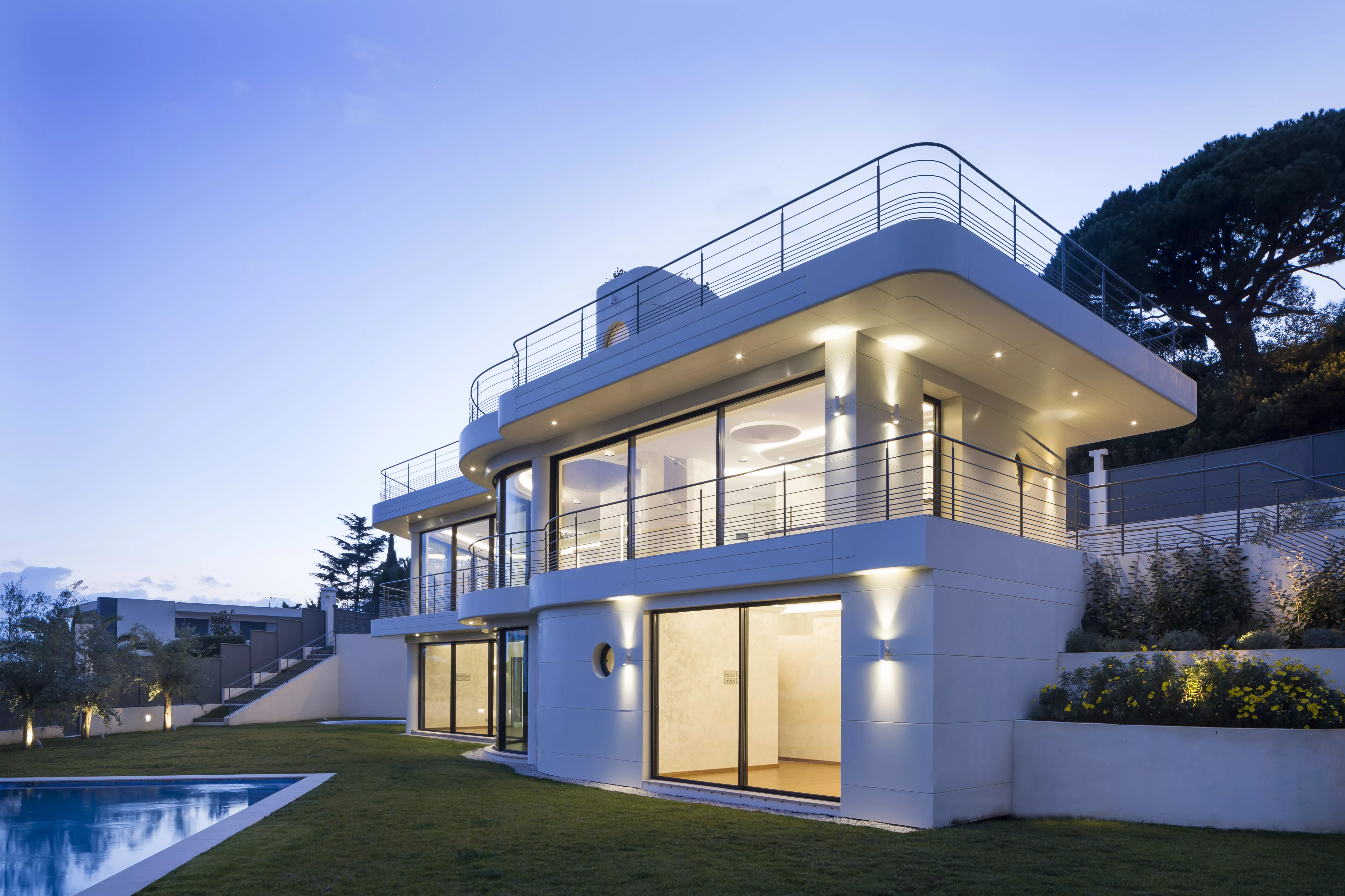 A spectacular home made with HIMACS on the French Riviera