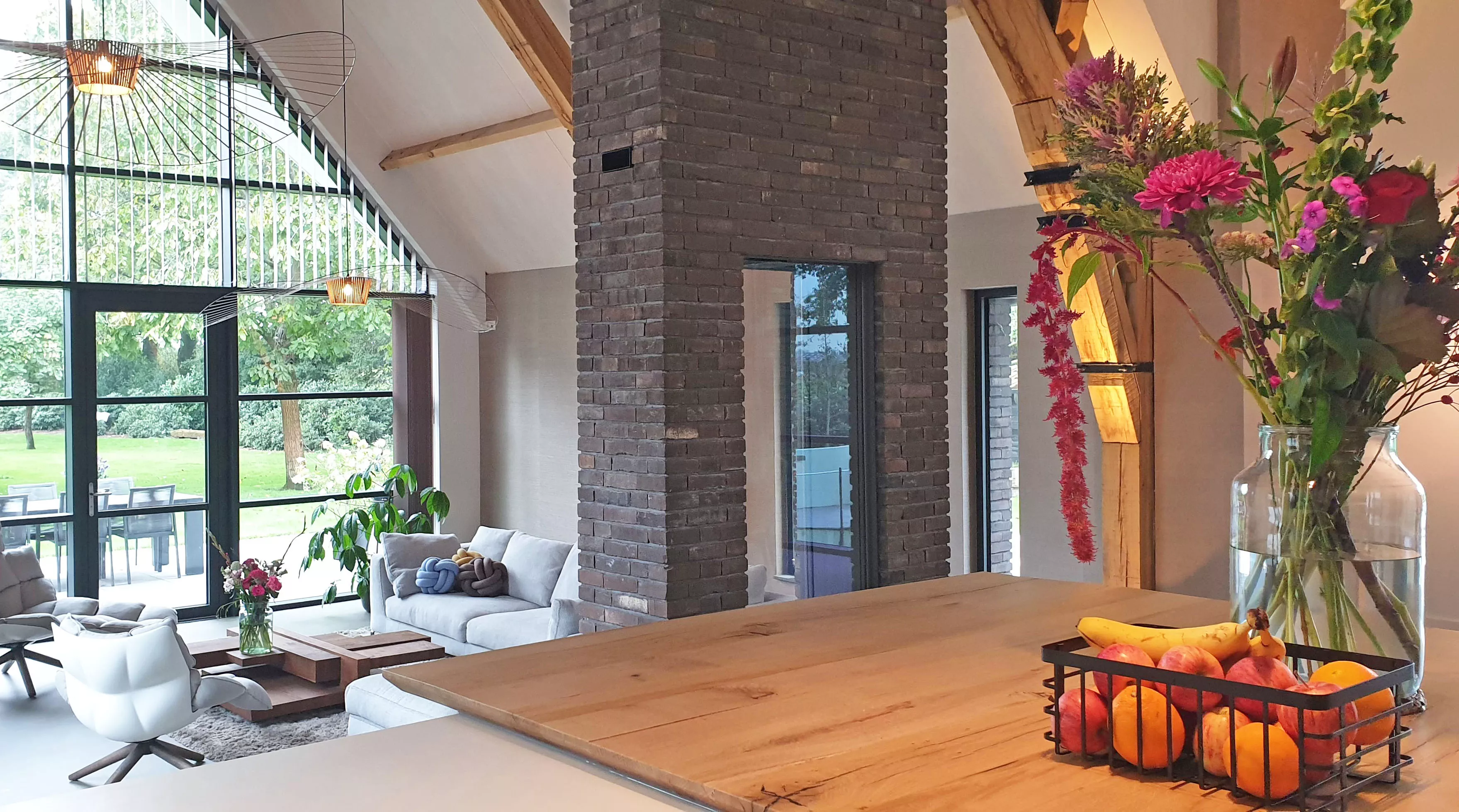 HIMACS brings contemporary cool to a rural Netherlands villa