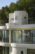 Private Villa - Cannes, France – Design : Pierre Guidoni, Jean Rogliano – Fabrication: Menuiserie Bareau, France - Photo credit: © Mathieu Ducros