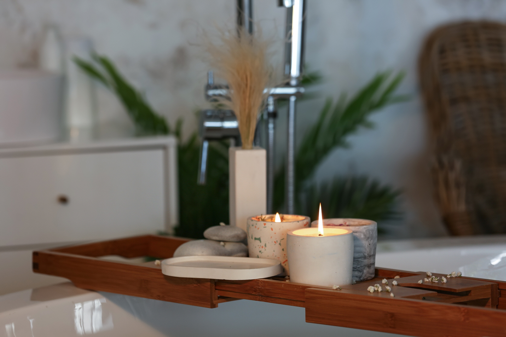 Candles are a great decoration in calming bathrooms, creating an old-timey aesthetic with nostalgic beauty.