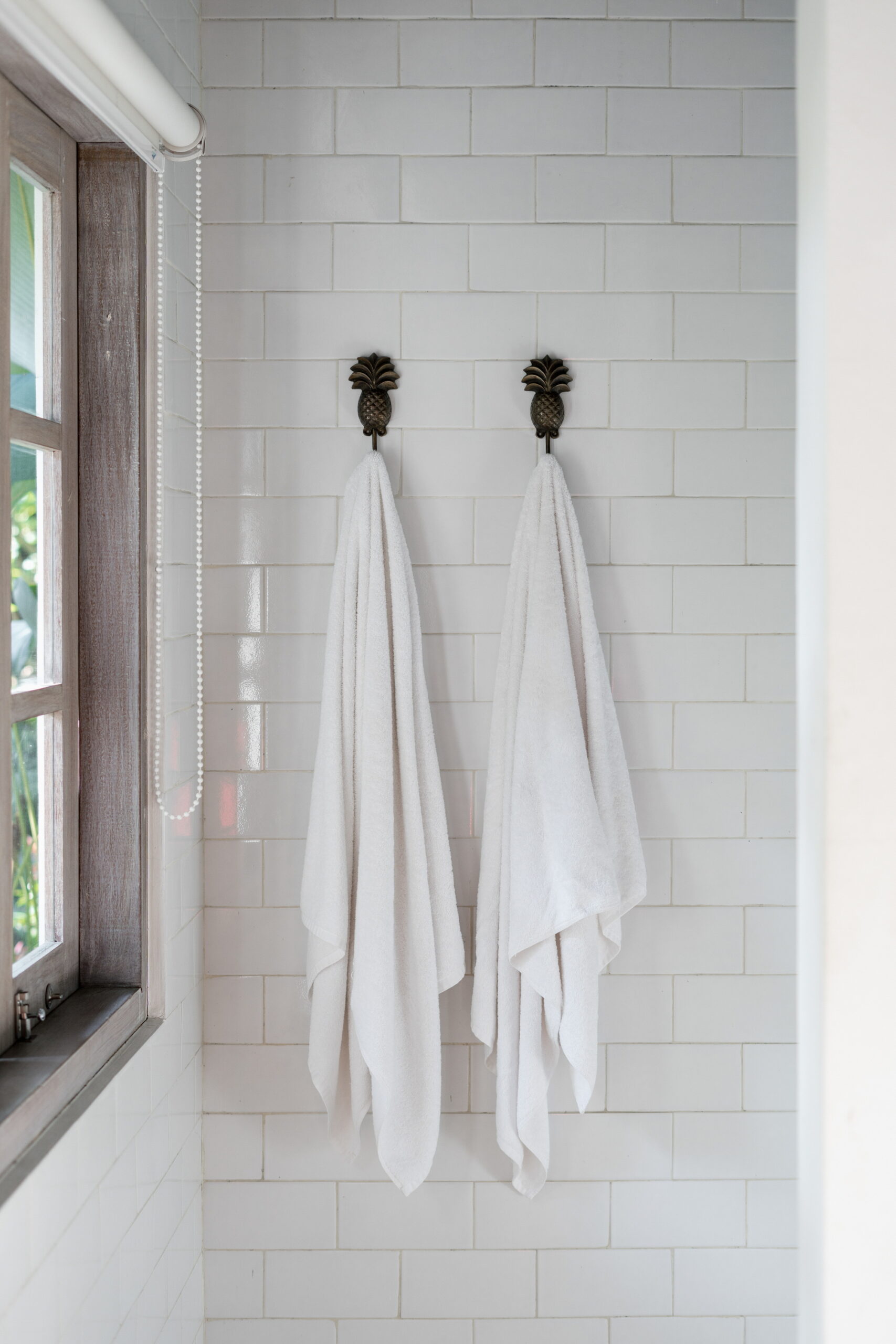 Bathroom hooks are also convenient for hanging bathrobes, enhancing comfort and creating a pleasant bathroom space for your guests.