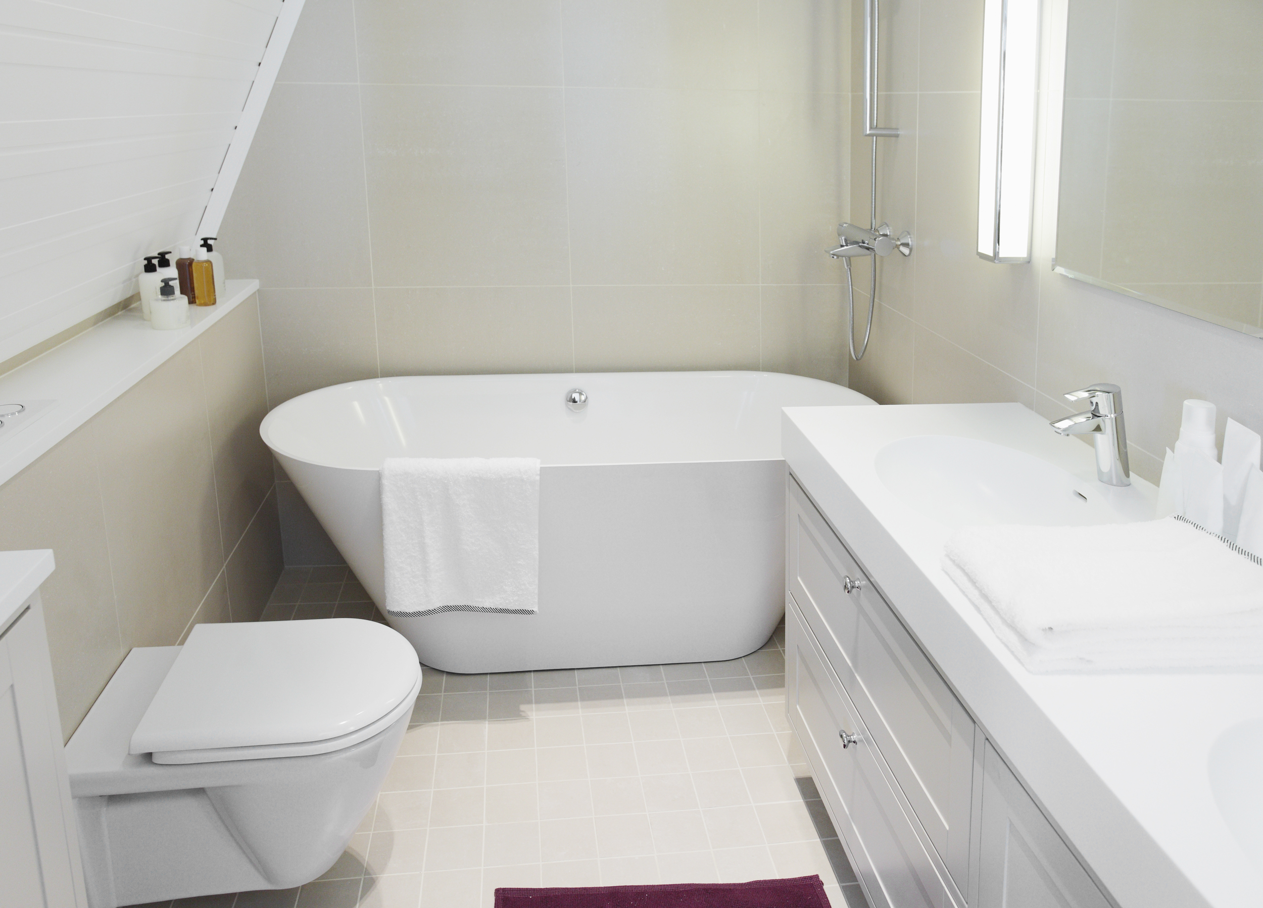 Round bathtubs have a smaller footprint, making them ideal for compact bathroom spaces.