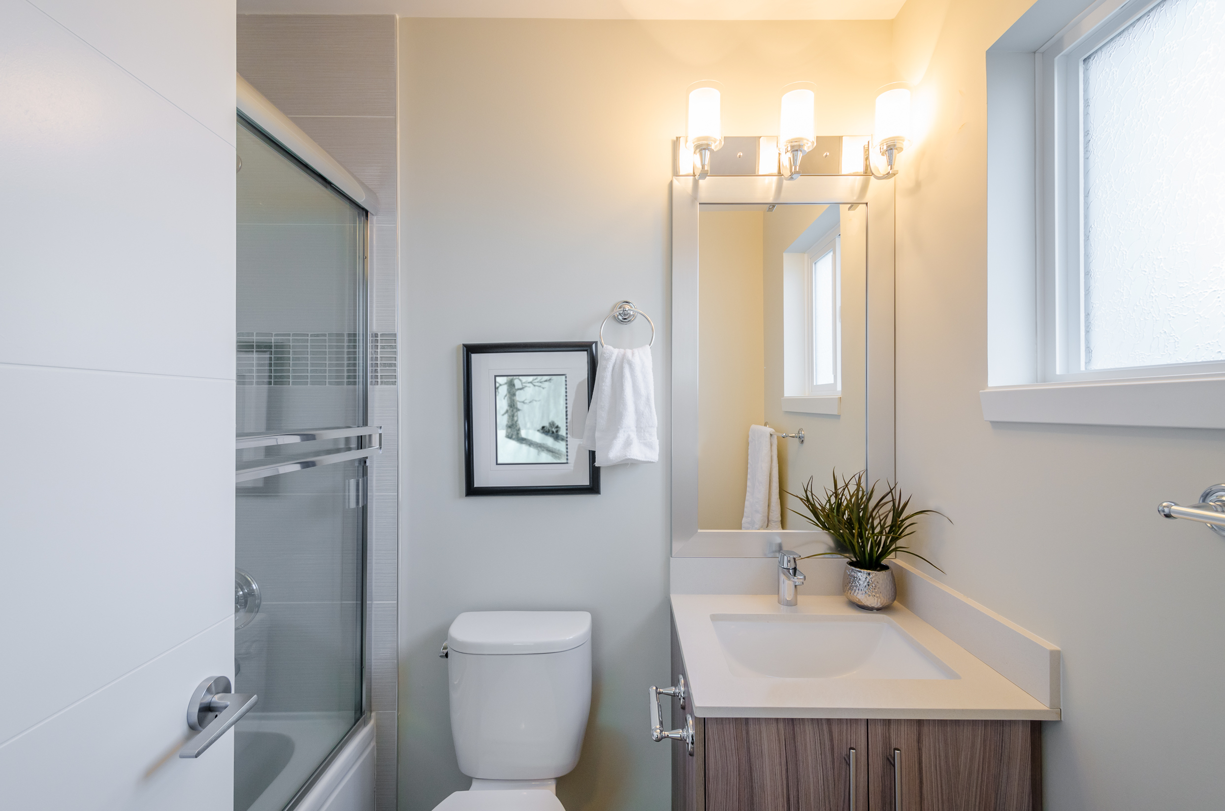 Incorporating artistic elements into your bathroom is a simple yet impactful way to enhance its decor.