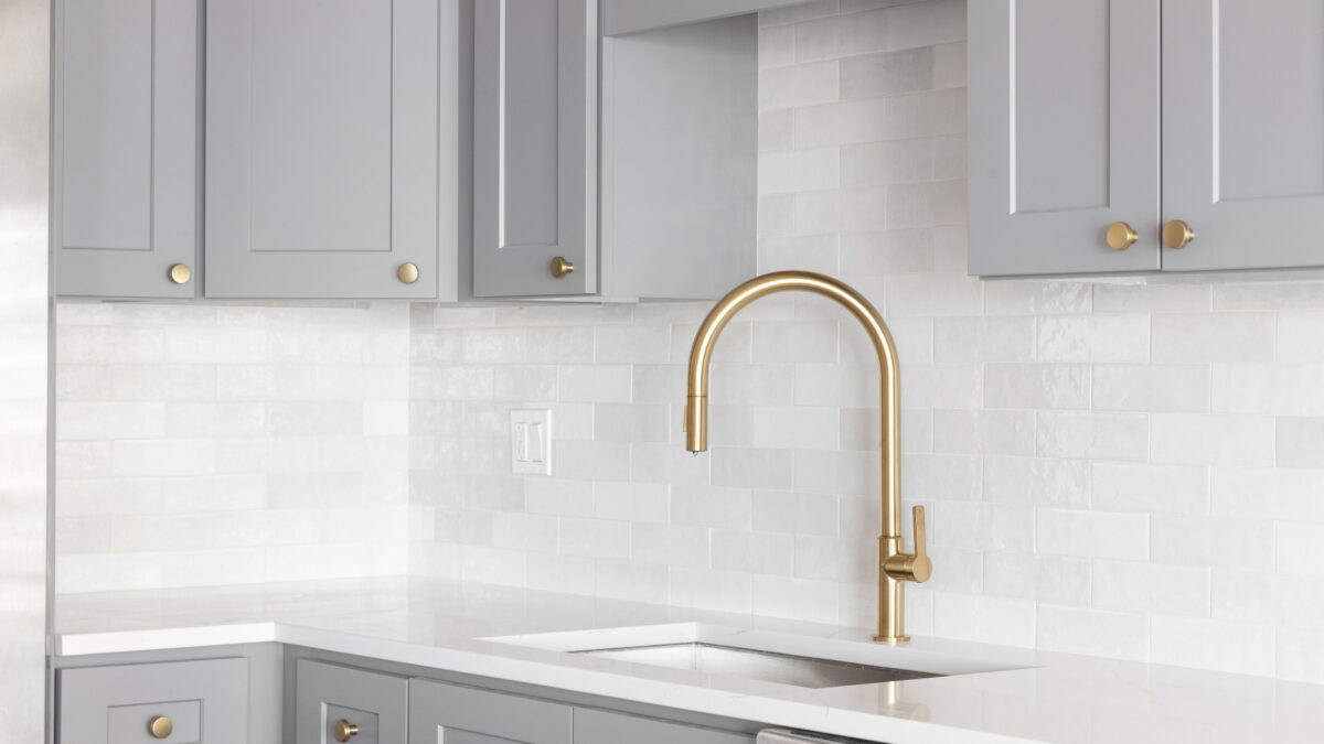 7 Tips on How to Install a Backsplash