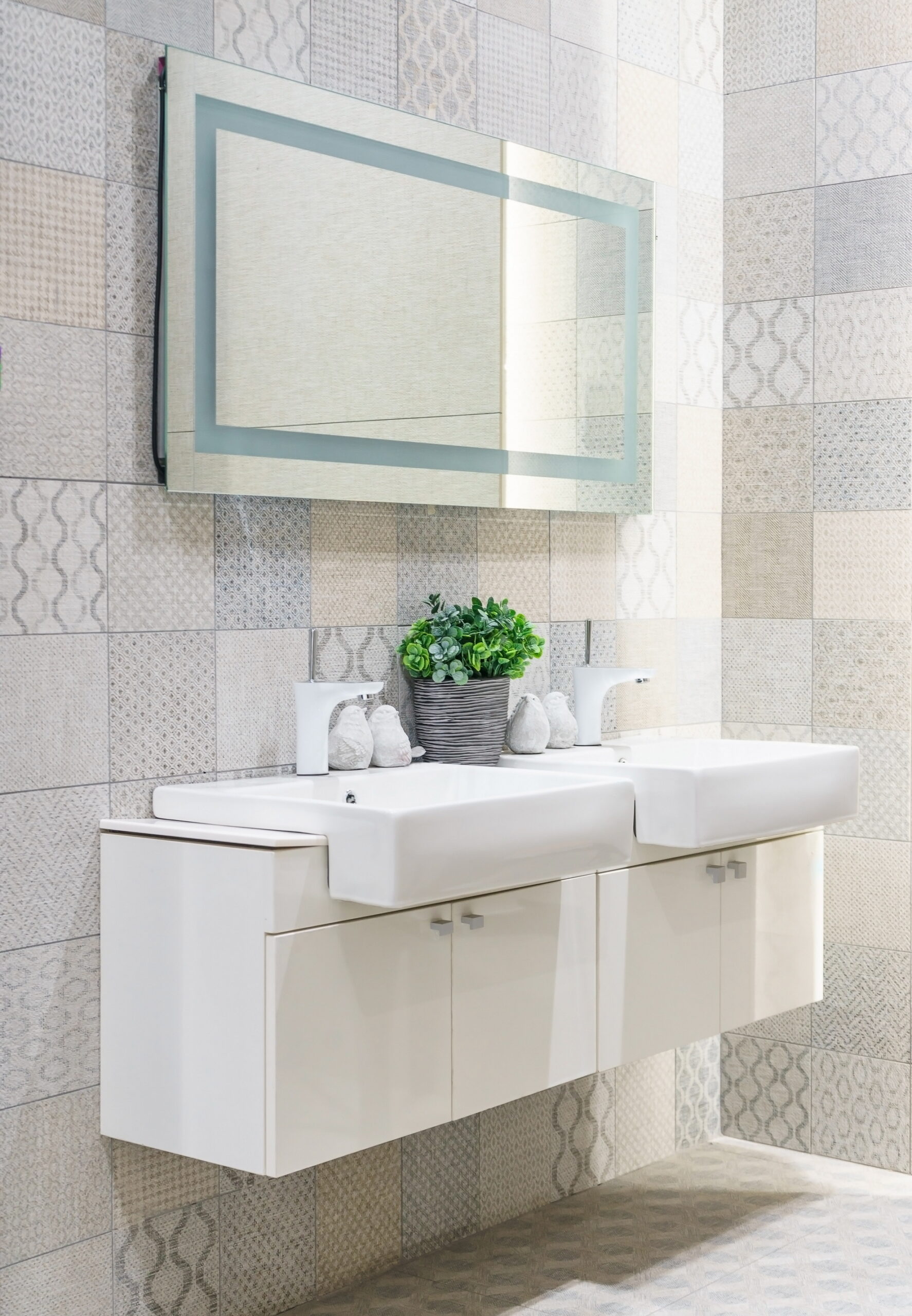 An organic pattern creates a modern vibe without overwhelming the bathroom space.