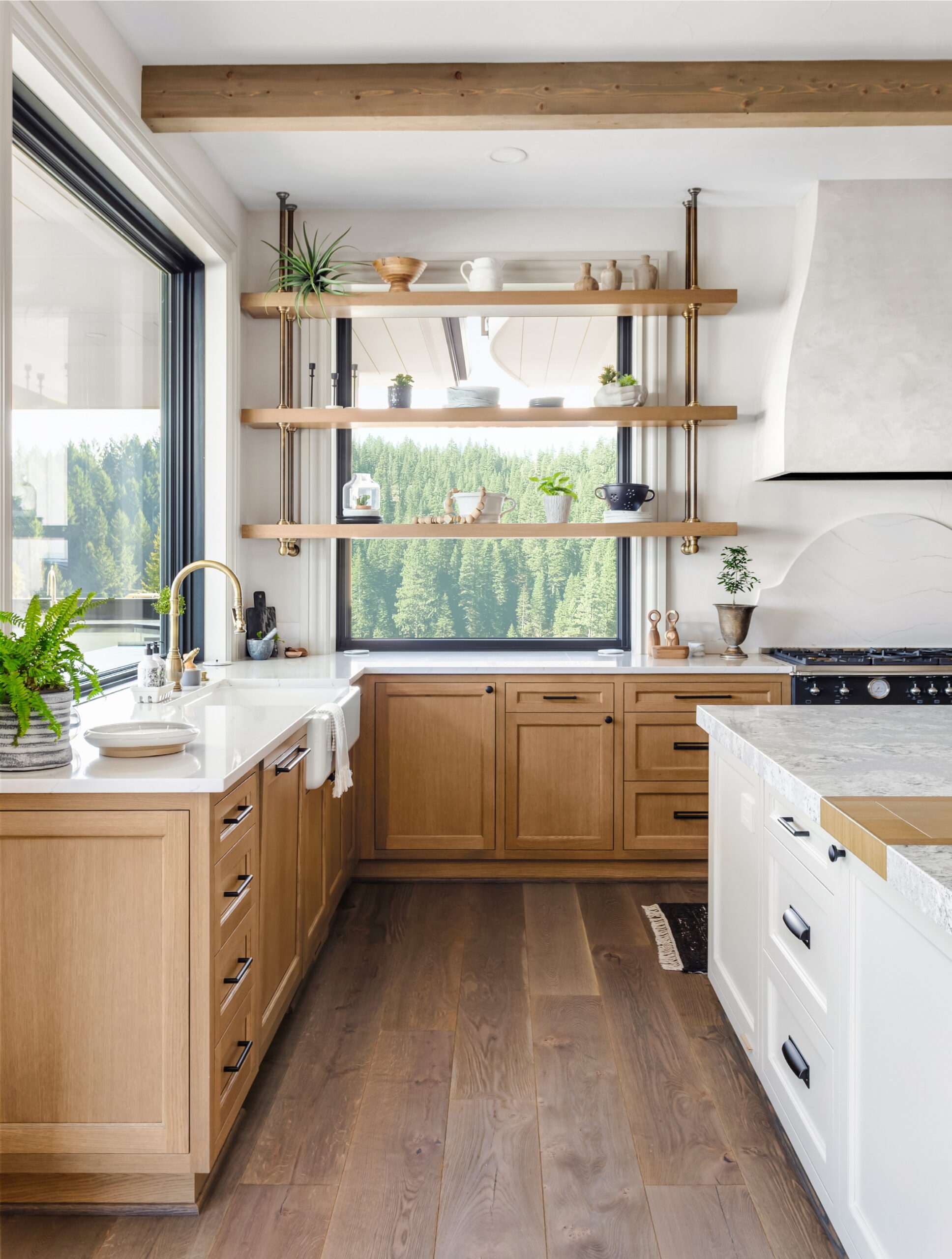 Natural wood floors are an attractive element that creates a warm atmosphere in the kitchen.