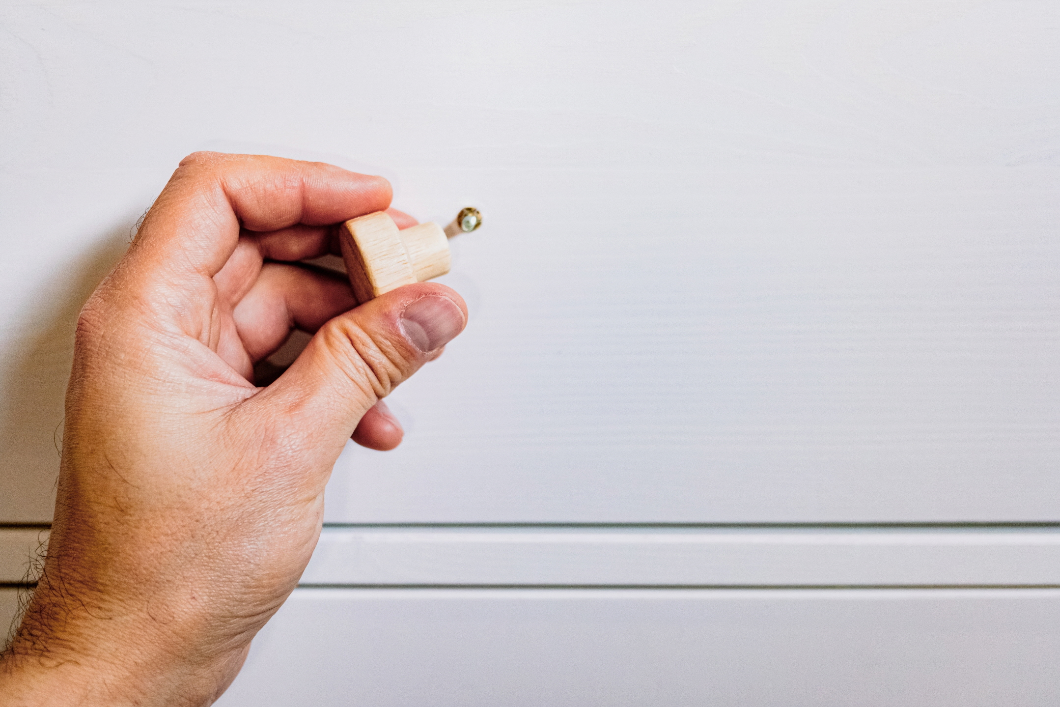 Make sure to remove the cabinet hardware before taking off the cabinet doors.