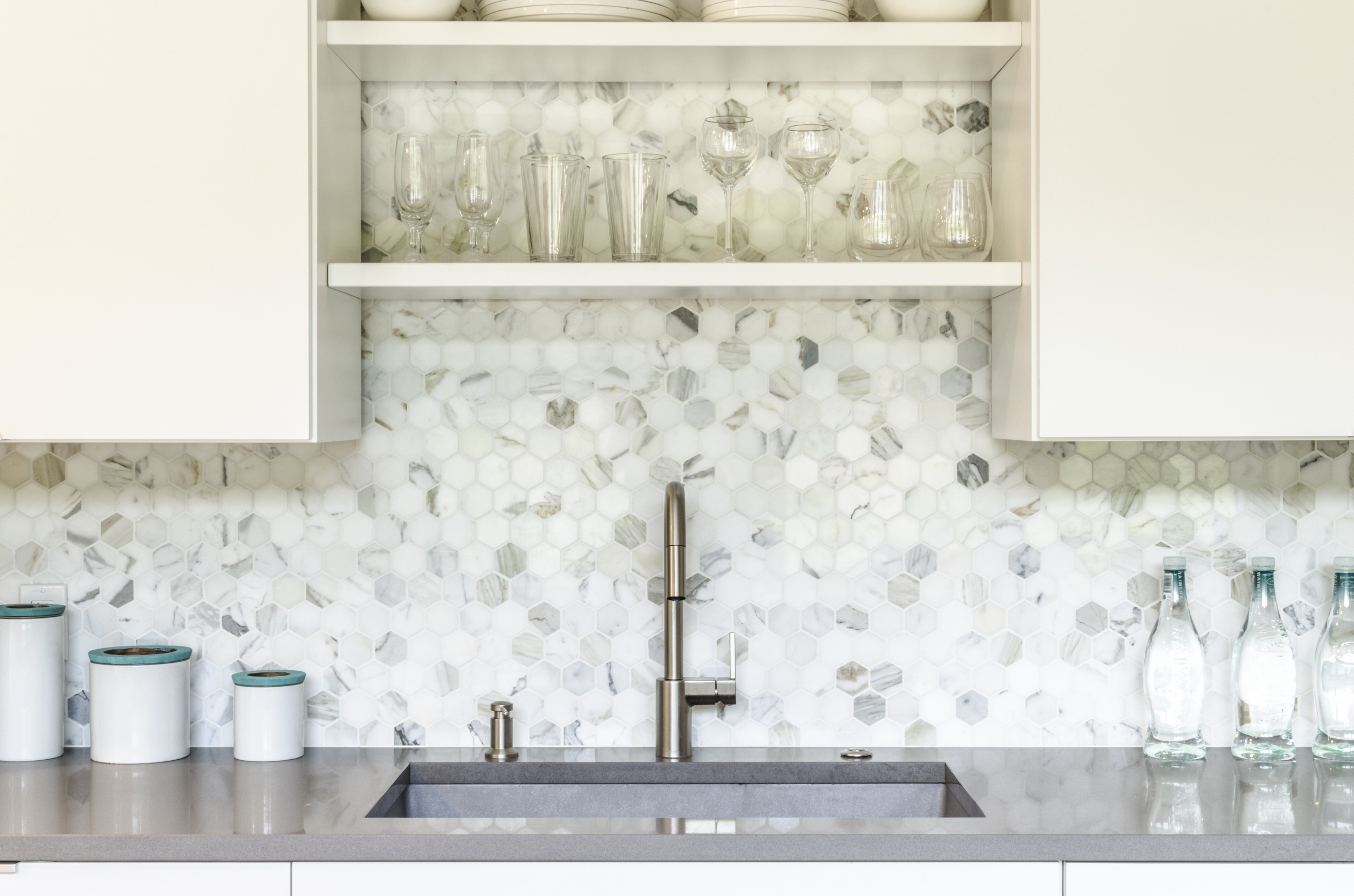 A backsplash is available in various colors, patterns, and textures and it can significantly enhance your kitchen’s aesthetic.