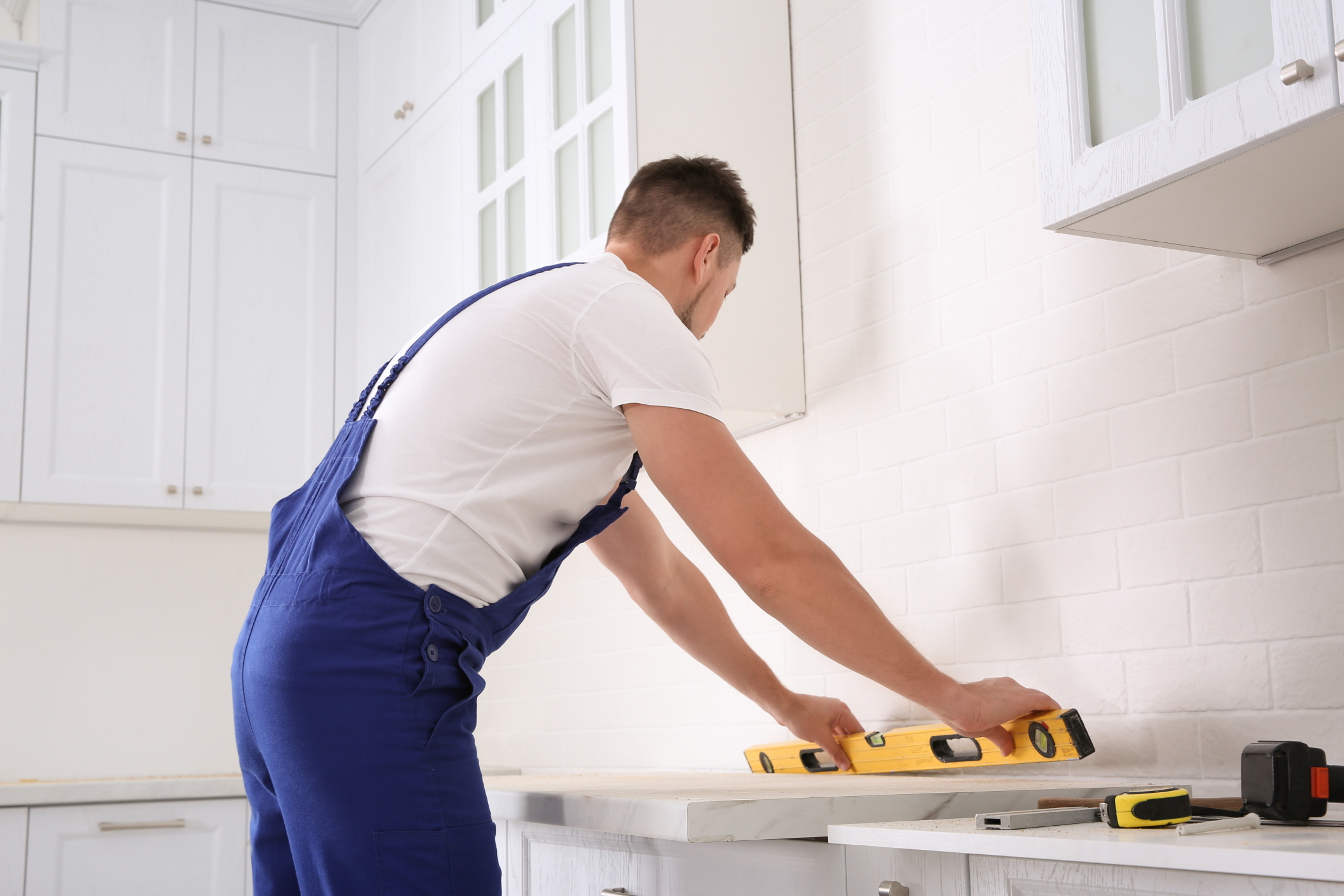 It is important to find an appropriate area in the kitchen for backsplash installation.