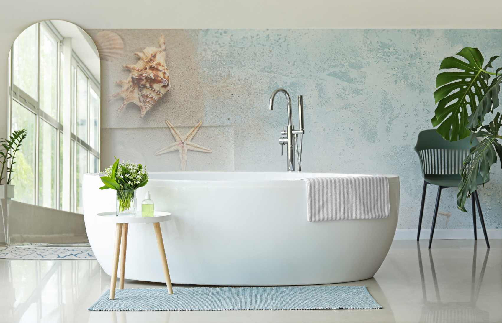 Coastal-themed wallpaper will take you to the seaside, evoking the refreshing breeze of the ocean.