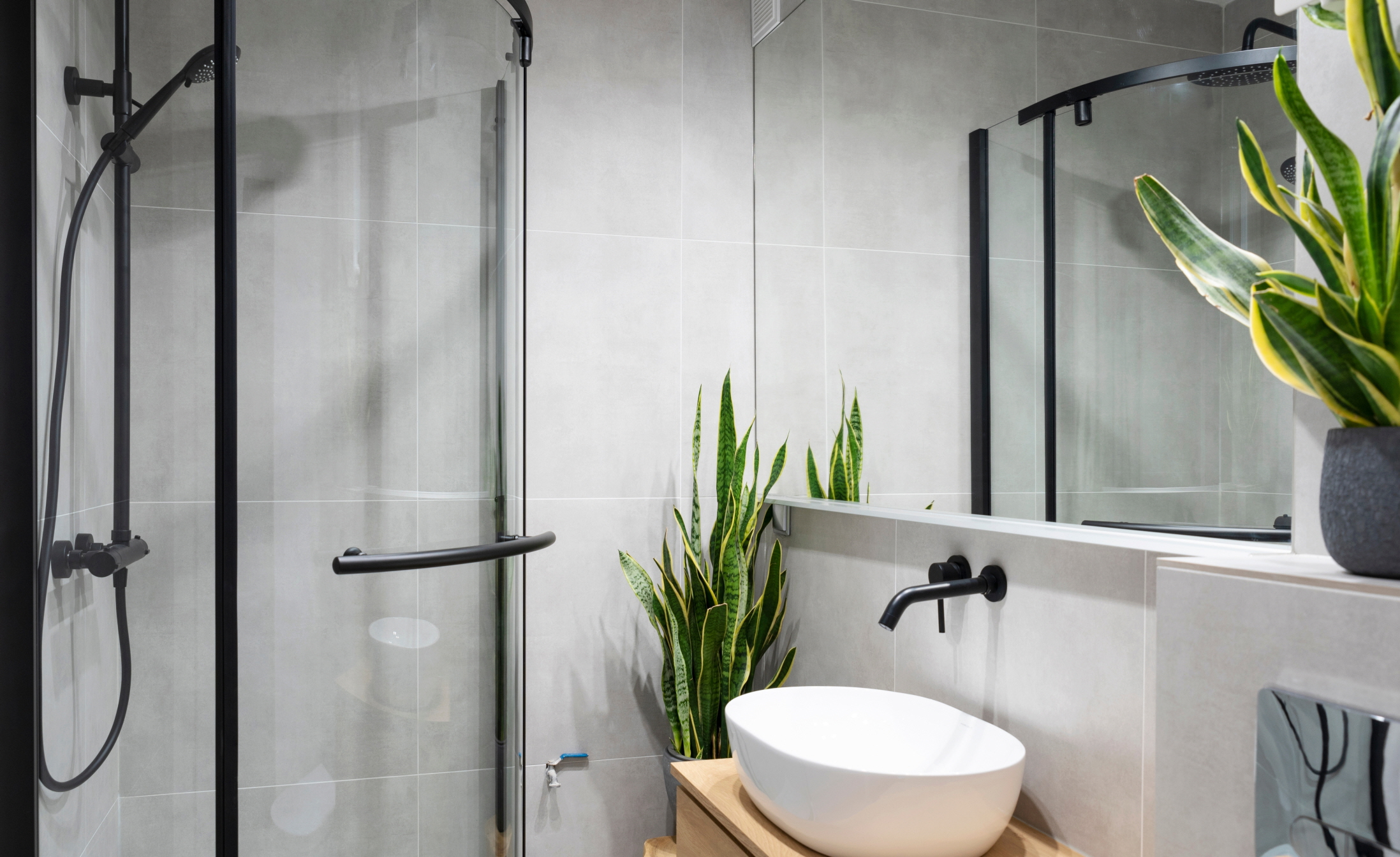 Using plants as bathroom decor can create a refreshing atmosphere.