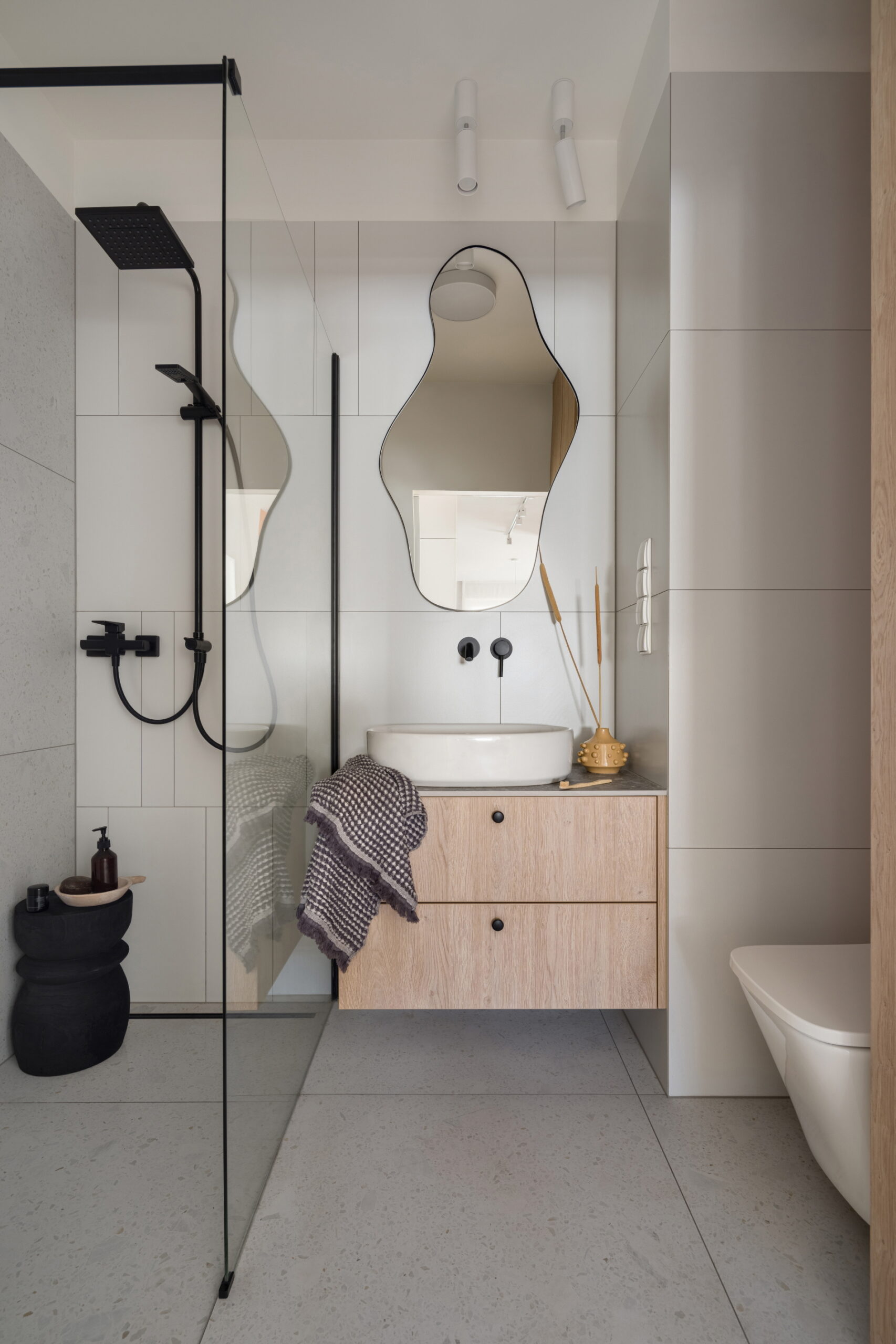  A unique mirror design can significantly enhance the design of your guest bathroom.