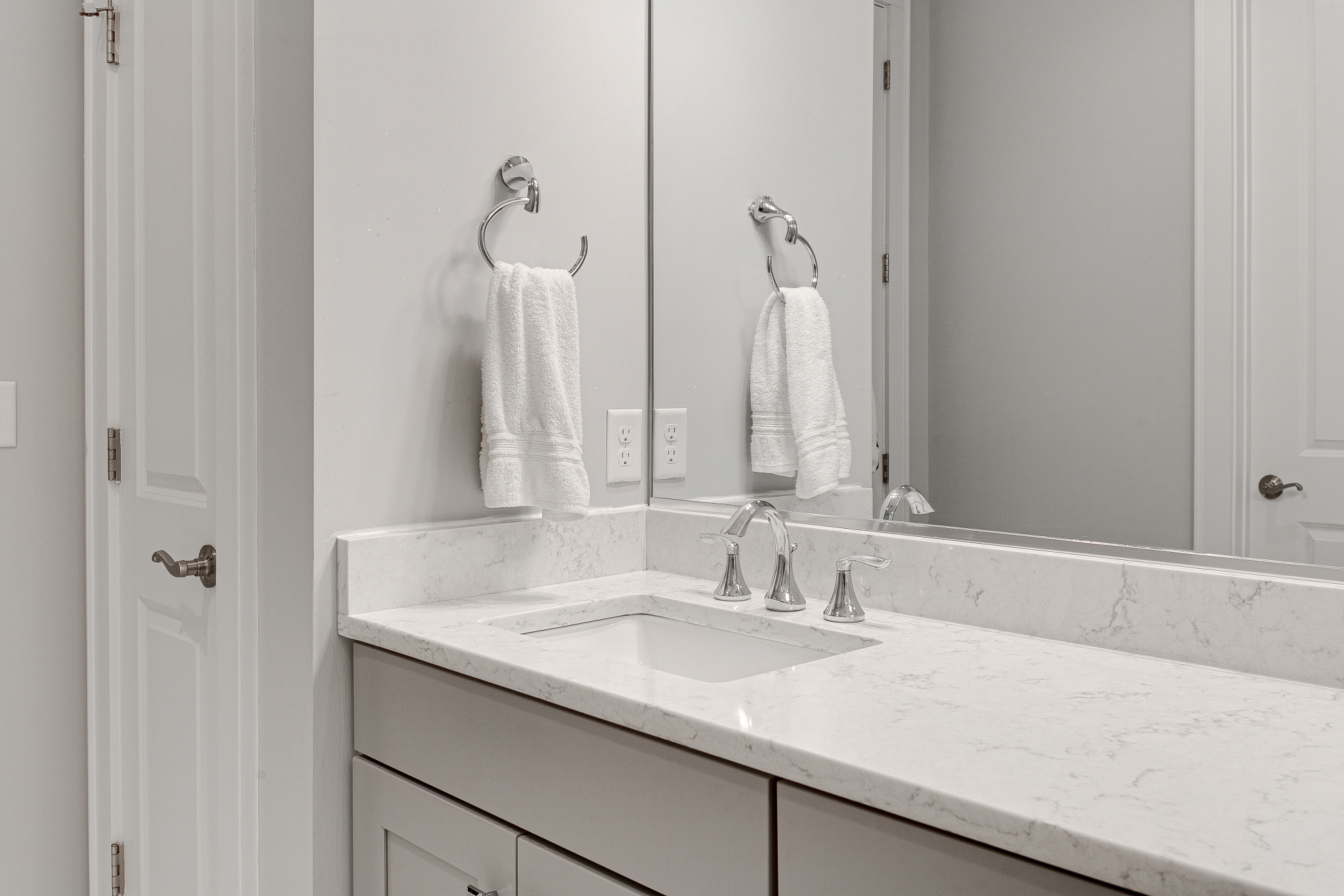 Towel hooks greatly improve space efficiency by providing convenient storage in the bathroom.