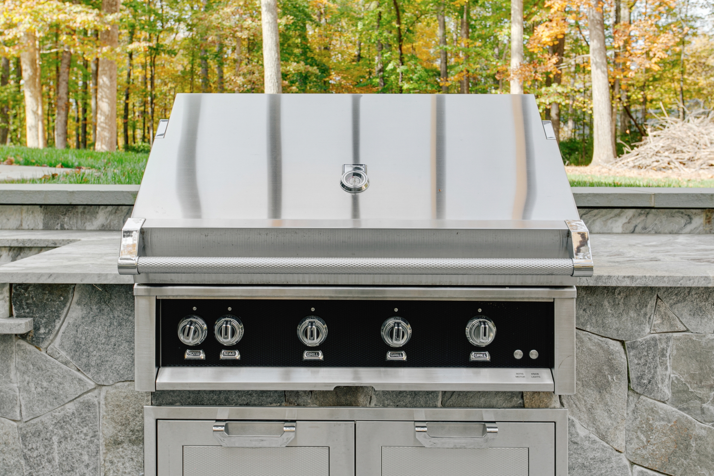 Choose the size of the grill based on the kitchen space and its functionality.