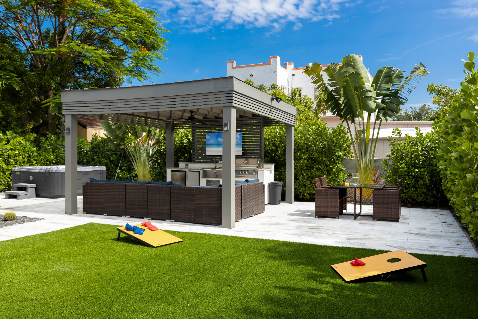 The layout of an outdoor kitchen impacts its functionality and how you'll interact with the space, so choosing the right layout is essential.