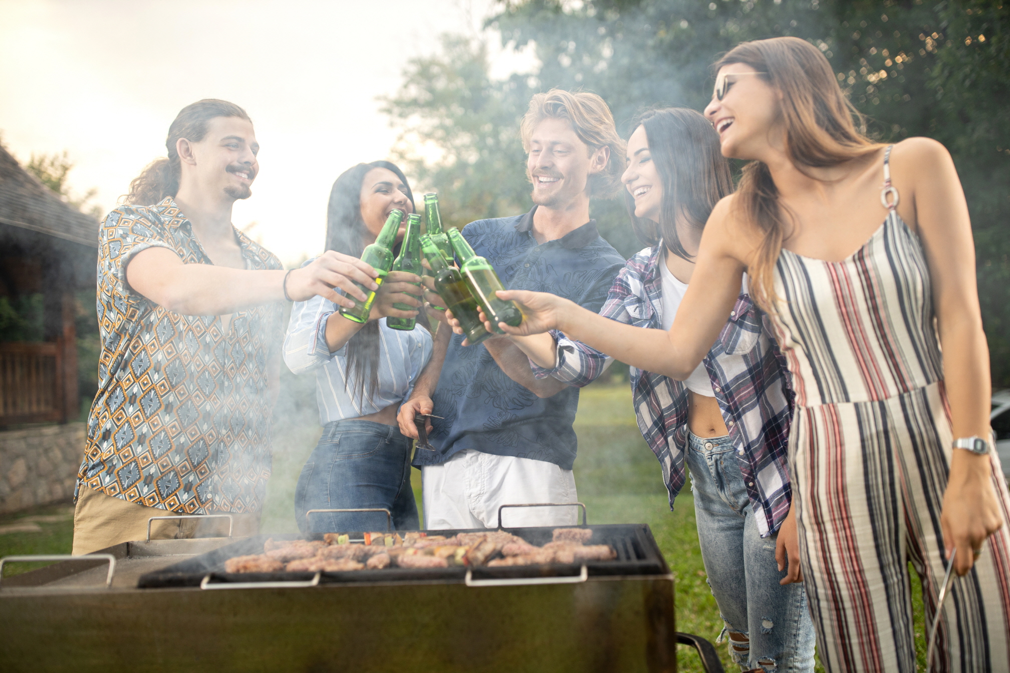 Positioning the kitchen near the firepit enhances its hosting function, creating a cozy space where guests can gather.